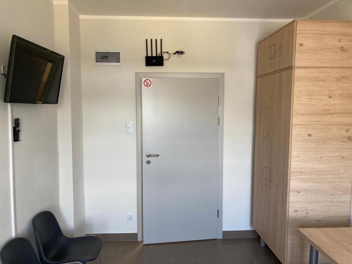 Hostel Przy Stadionie Явожно Екстериор снимка