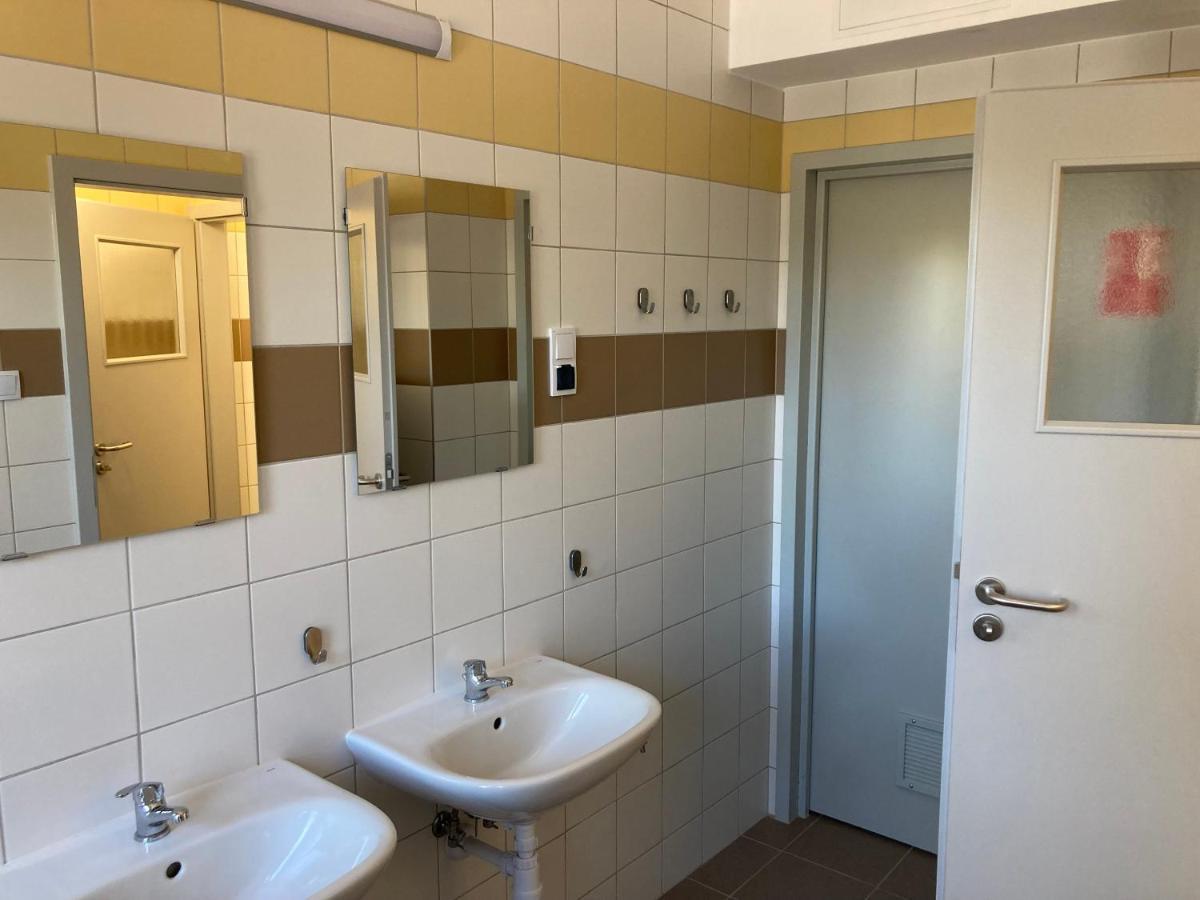Hostel Przy Stadionie Явожно Екстериор снимка